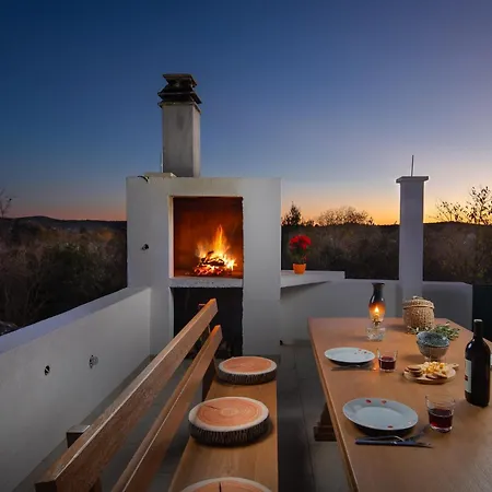 Danica بيت للعطل